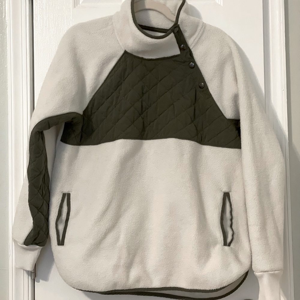 Abercrombie & Fitch Asymmetrical Snap-Up Fleece